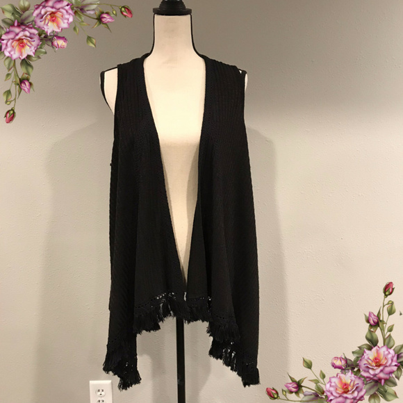 august silk Sweaters - 🌺 3/25$   black open front sleeveless cardigan